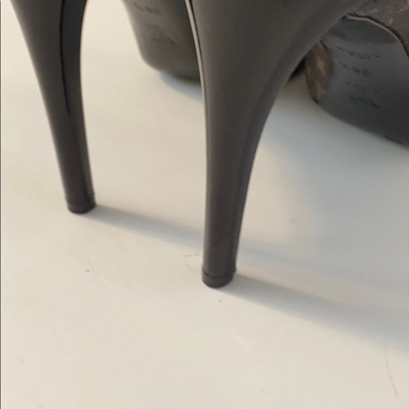 Louis Vuitton Heels - Picture 9 of 12